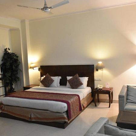 ניו דלהי Hotel Lohias Delhi Airport מראה חיצוני תמונה