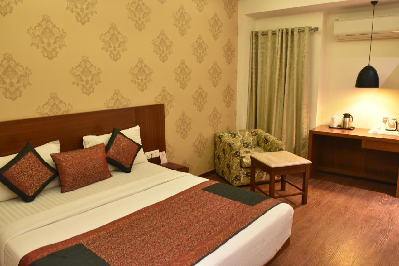 ניו דלהי Hotel Lohias Delhi Airport מראה חיצוני תמונה