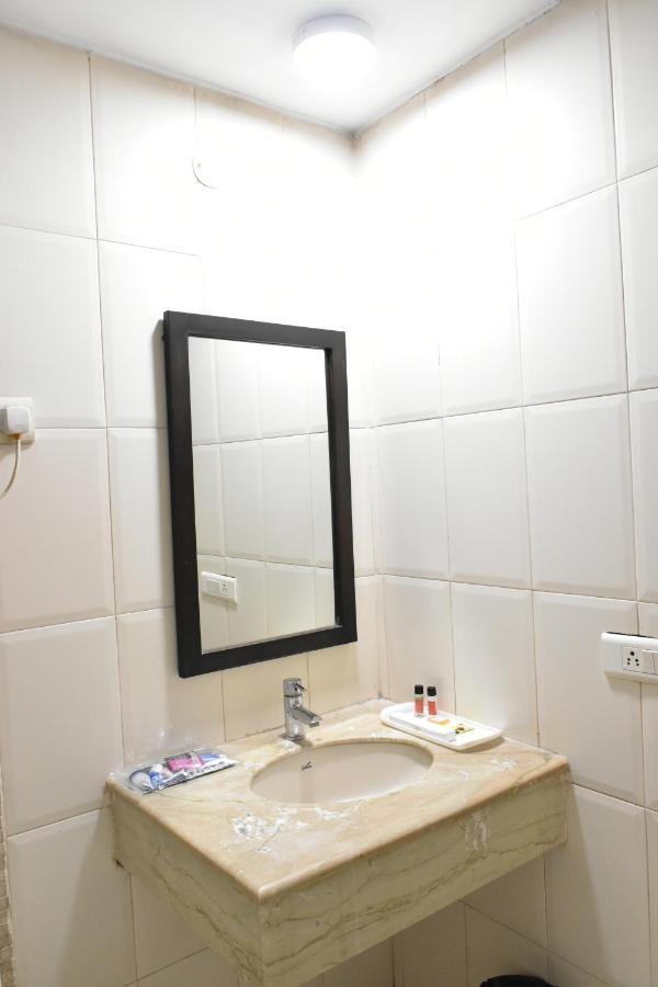 ניו דלהי Hotel Lohias Delhi Airport מראה חיצוני תמונה