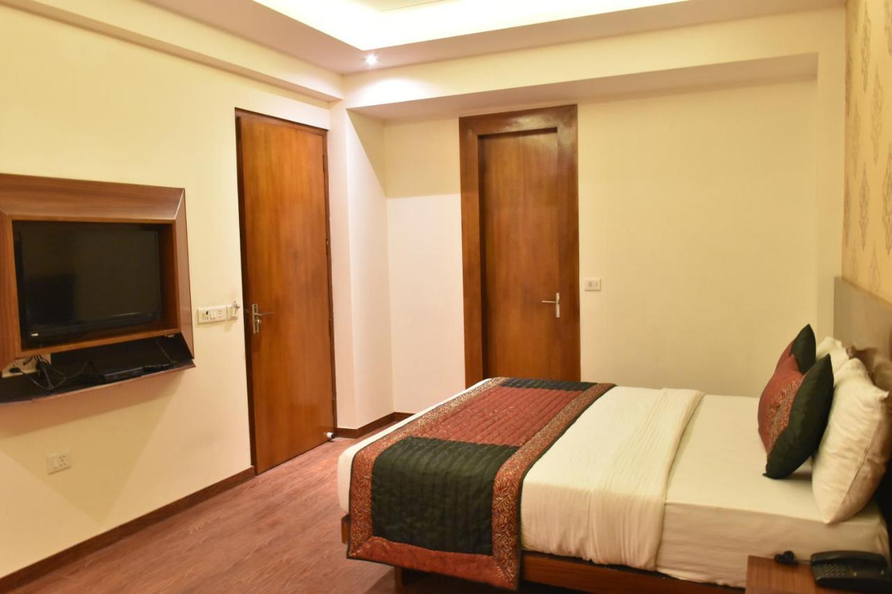 ניו דלהי Hotel Lohias Delhi Airport מראה חיצוני תמונה