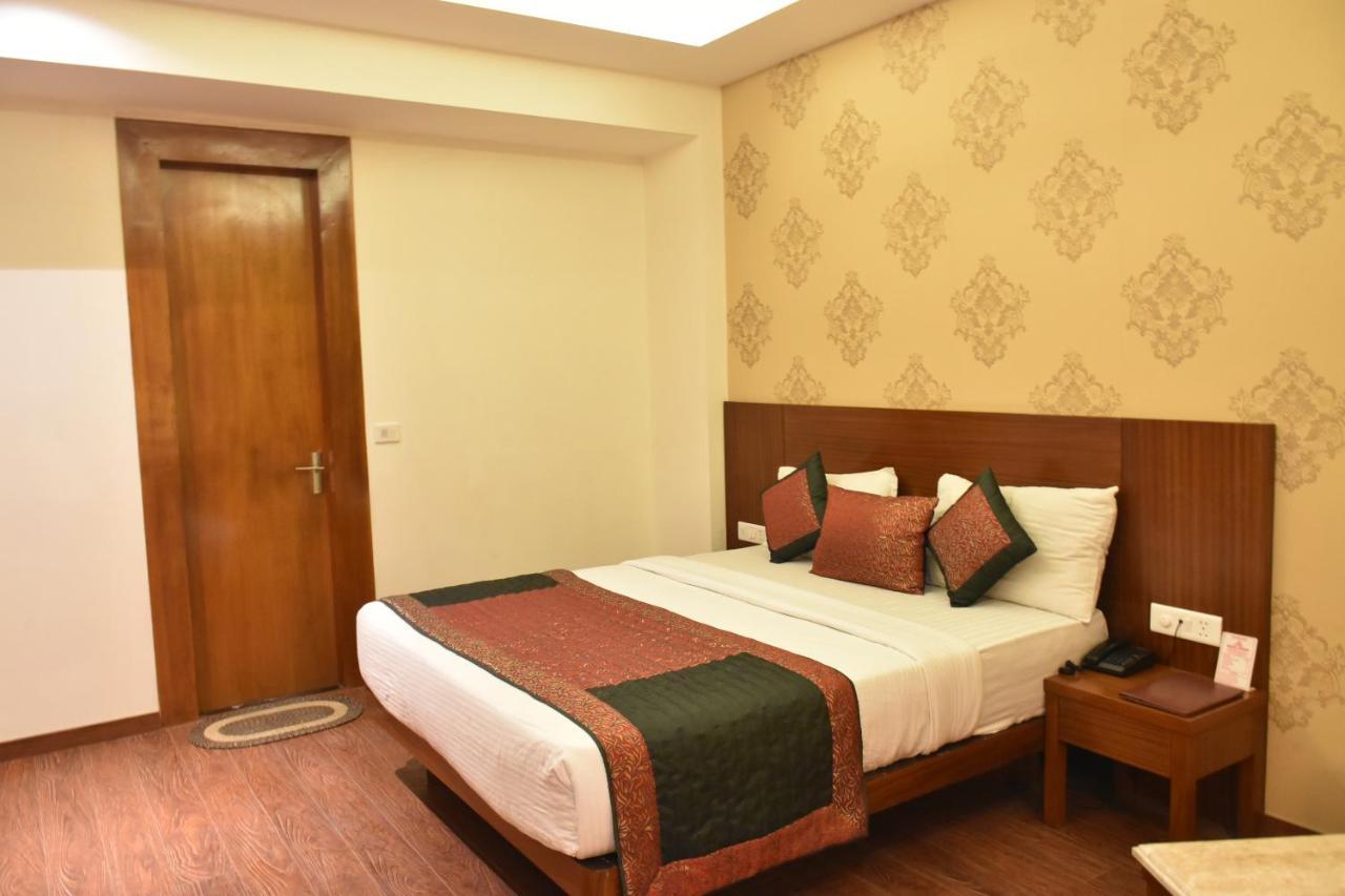 ניו דלהי Hotel Lohias Delhi Airport מראה חיצוני תמונה