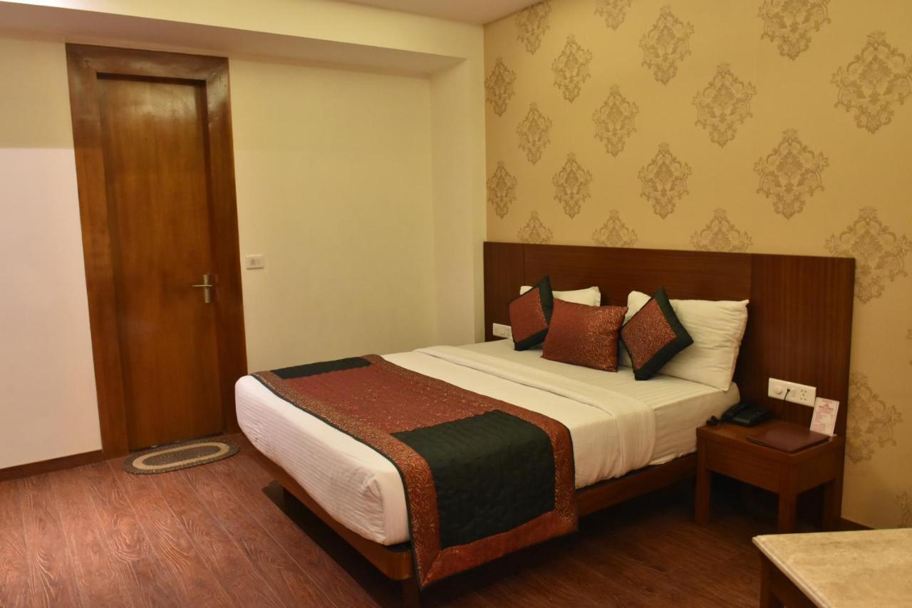 ניו דלהי Hotel Lohias Delhi Airport מראה חיצוני תמונה