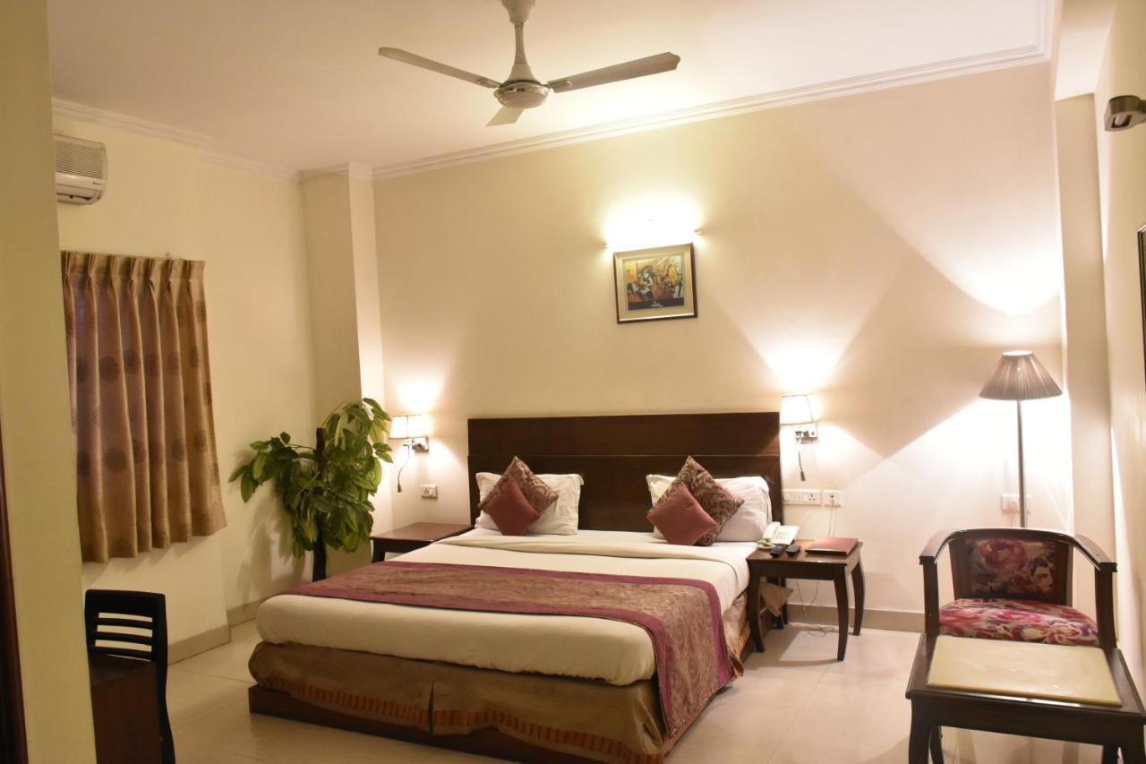 ניו דלהי Hotel Lohias Delhi Airport מראה חיצוני תמונה