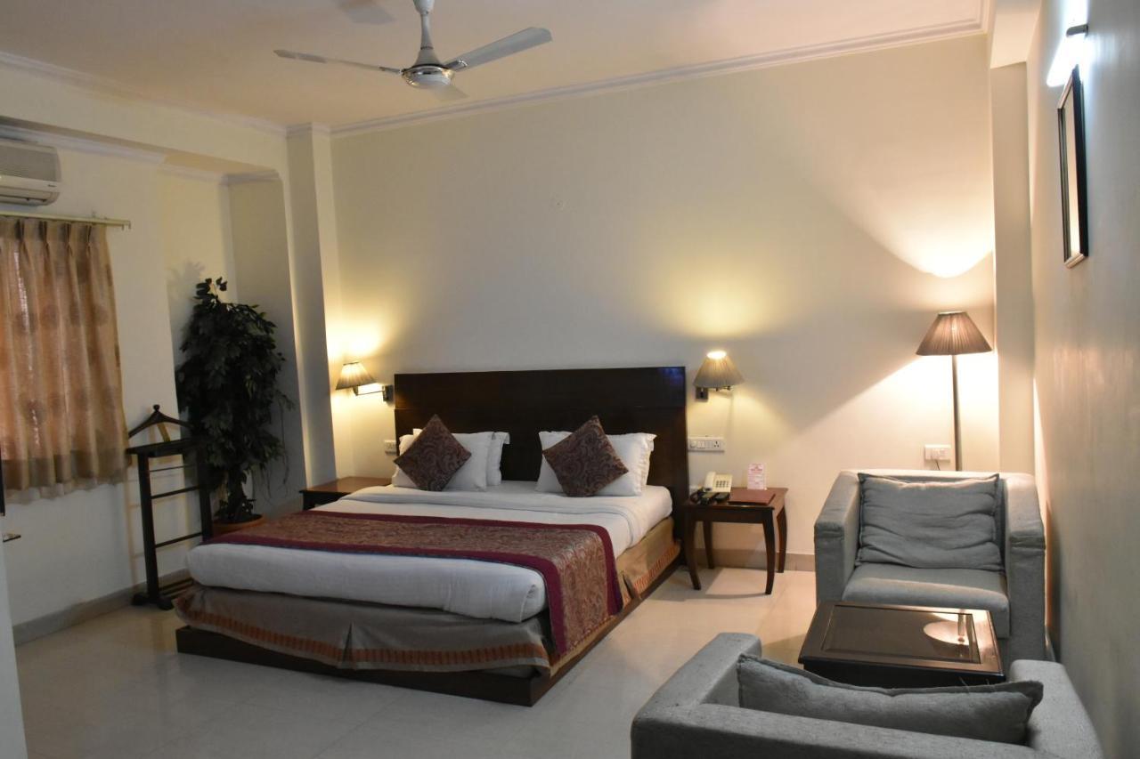 ניו דלהי Hotel Lohias Delhi Airport מראה חיצוני תמונה