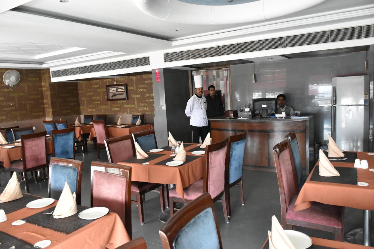 ניו דלהי Hotel Lohias Delhi Airport מראה חיצוני תמונה