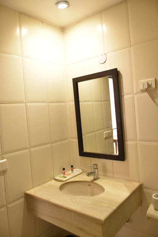 ניו דלהי Hotel Lohias Delhi Airport מראה חיצוני תמונה