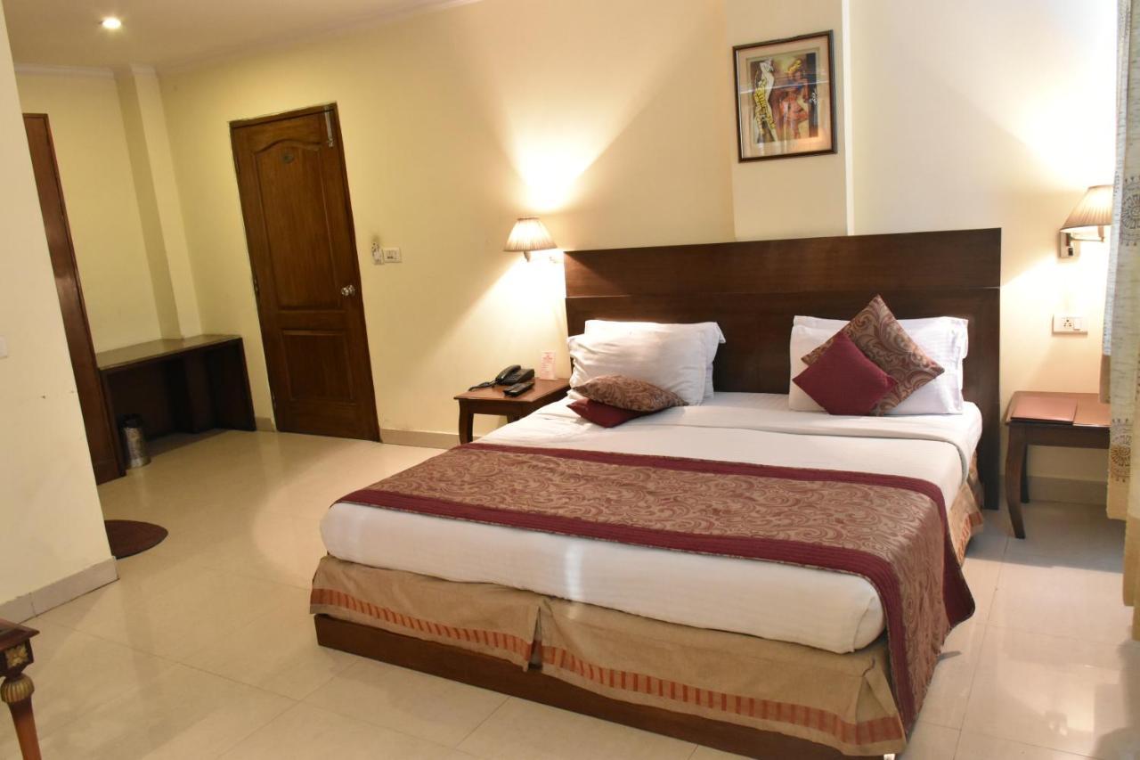 ניו דלהי Hotel Lohias Delhi Airport מראה חיצוני תמונה